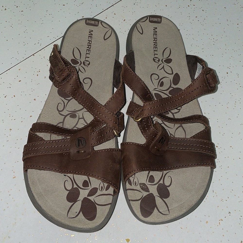 Merrell Women’s  9 Bracken Move sandals excellent condition